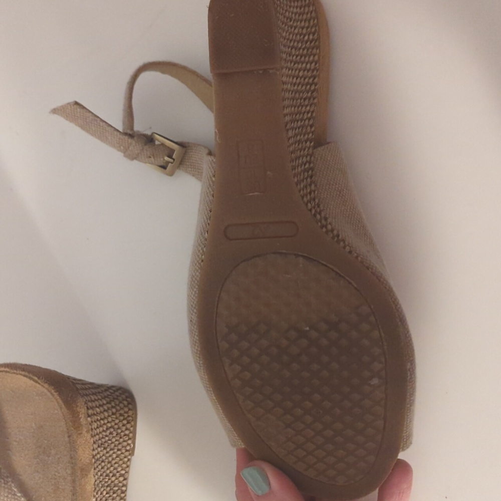 Aerosoles slingback wedges - Picture 3 of 6